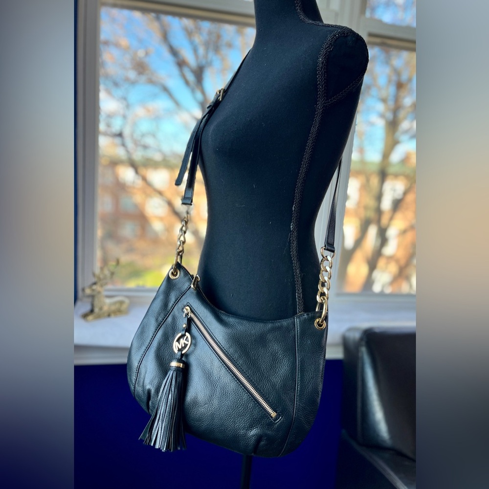 Michael Kors Black Leather Convertible Hobo Bag w/ Gold Hardware - Picture 9 of 16
